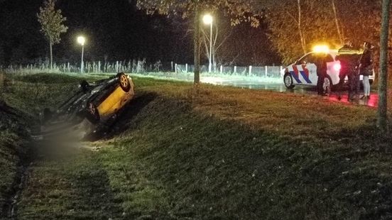 Auto ondersteboven in Roermond, bestuurder spoorloos Nieuws