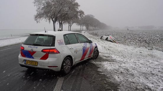 Auto komt in greppel terecht bij Nooitgedacht