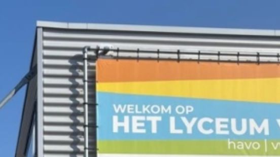 Buschauffeur mag Engeland niet in: leerlingen 16 uur later pas Het Kanaal over