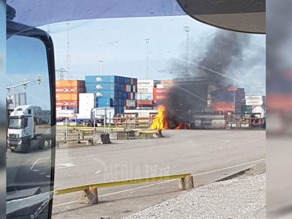 Brand bij ECT op de Maasvlakte.