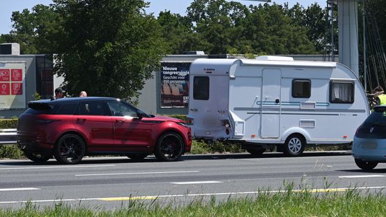Caravan loopt deuken op bij botsing Home