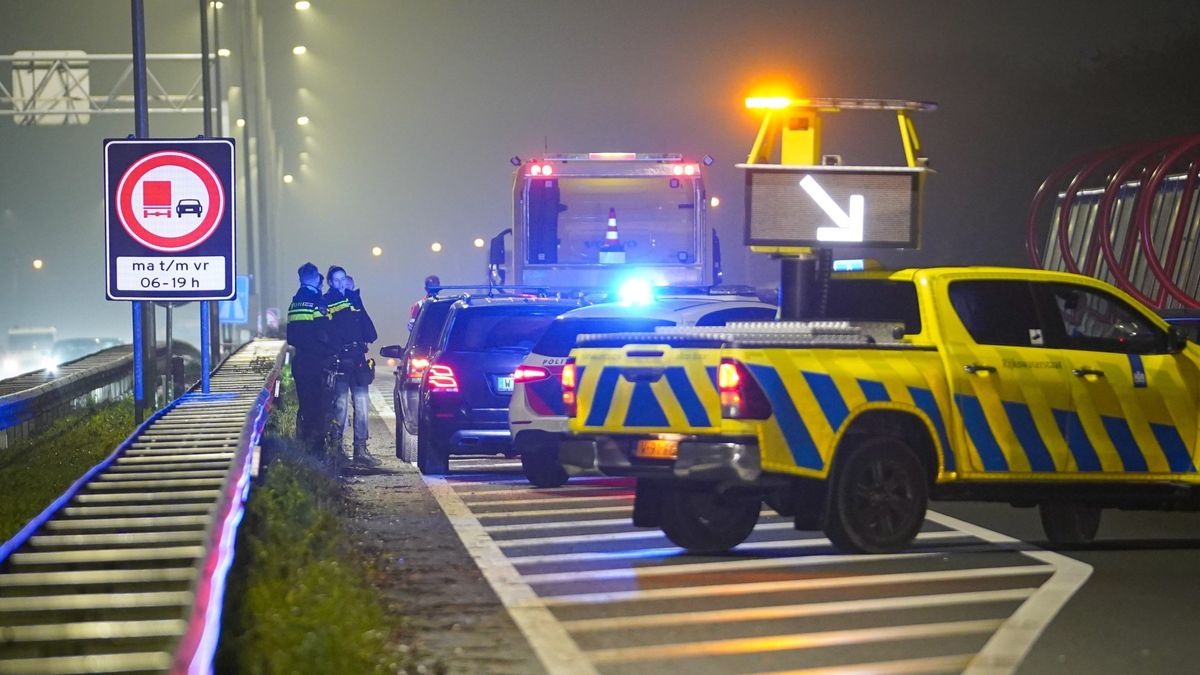 112-nieuws: Twee autobotsingen binnen kwartier op A7 • Auto vliegt uit de bocht bij De Punt