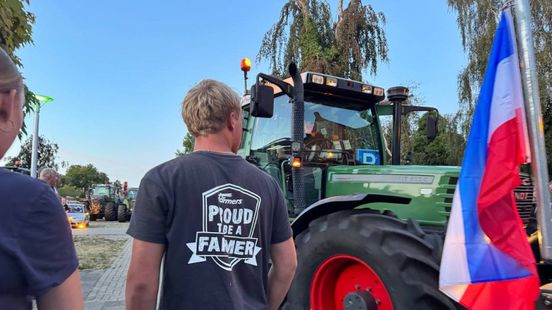 Meer dan 150 boeren overhandigen brandbrief in Lichtenvoorde: 'De boeren koken van woede'