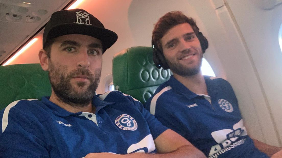 Seuntjens en Vet zijn onderweg met De Graafschap naar het trainingskamp in Spanje (foto De Graafschap)