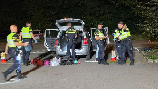 Verboden wapen gevonden bij grote verkeerscontrole