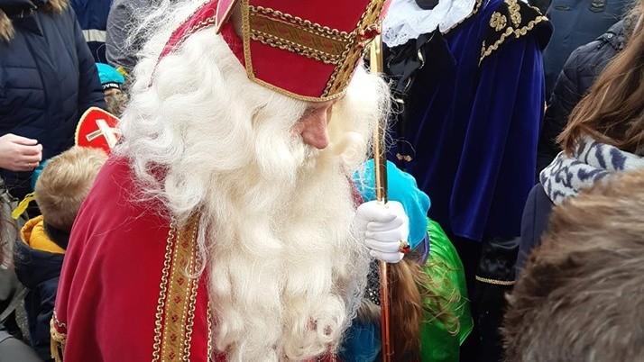 Hij komt, hij komt... hij is er: die lieve goede sint! - Omroep Zeeland