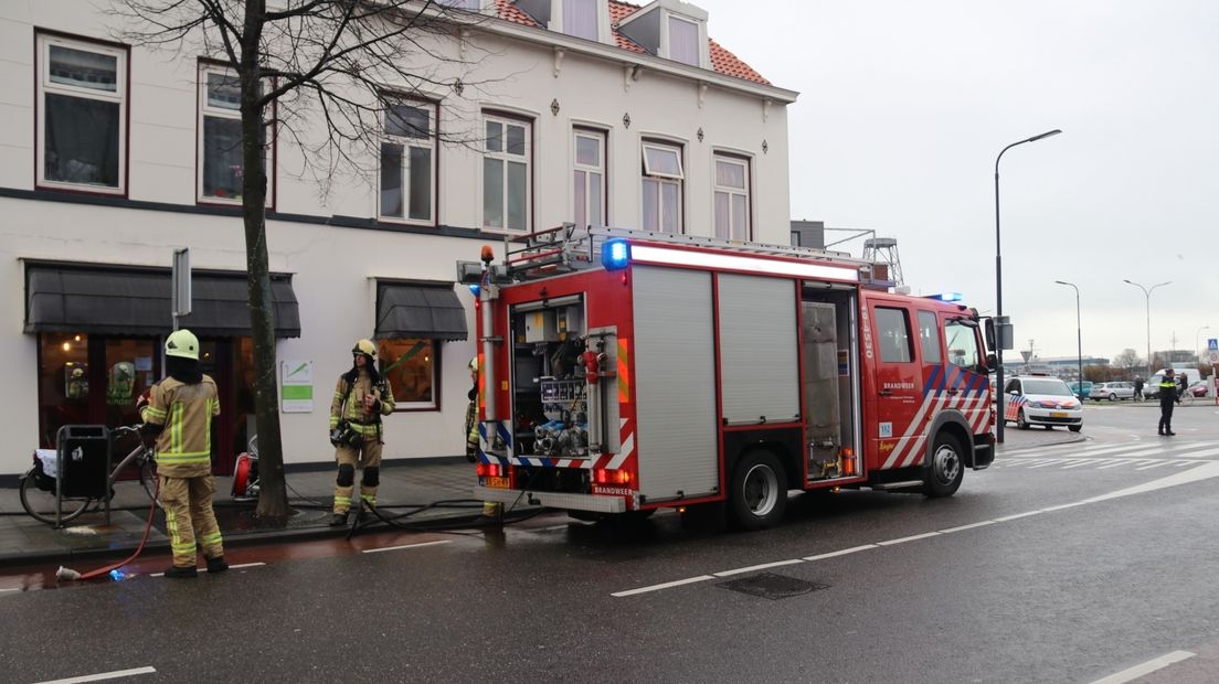 De brand brak uit in het appartement boven een Vlissingse snackbar.