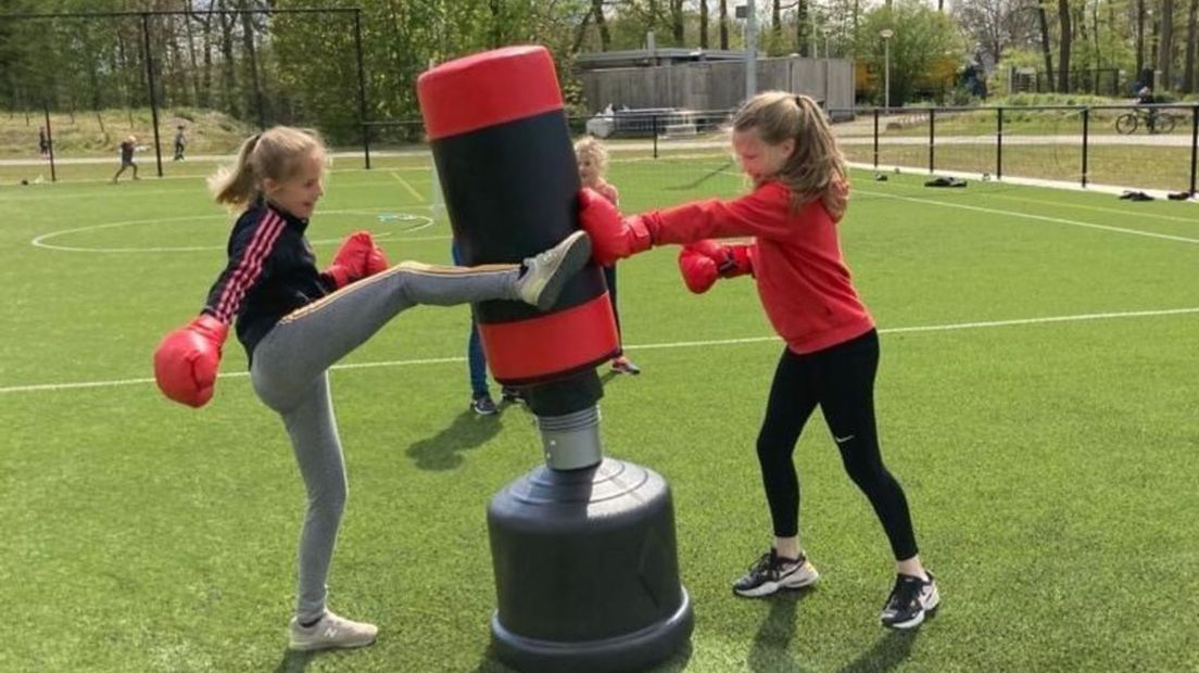 Er wordt ook gebokst.