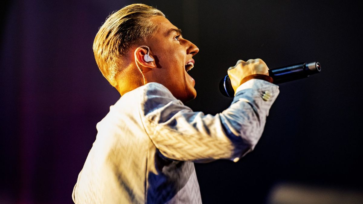 Mart Hoogkamer breekt optreden Boerenrock Festival af wegens bierdouche