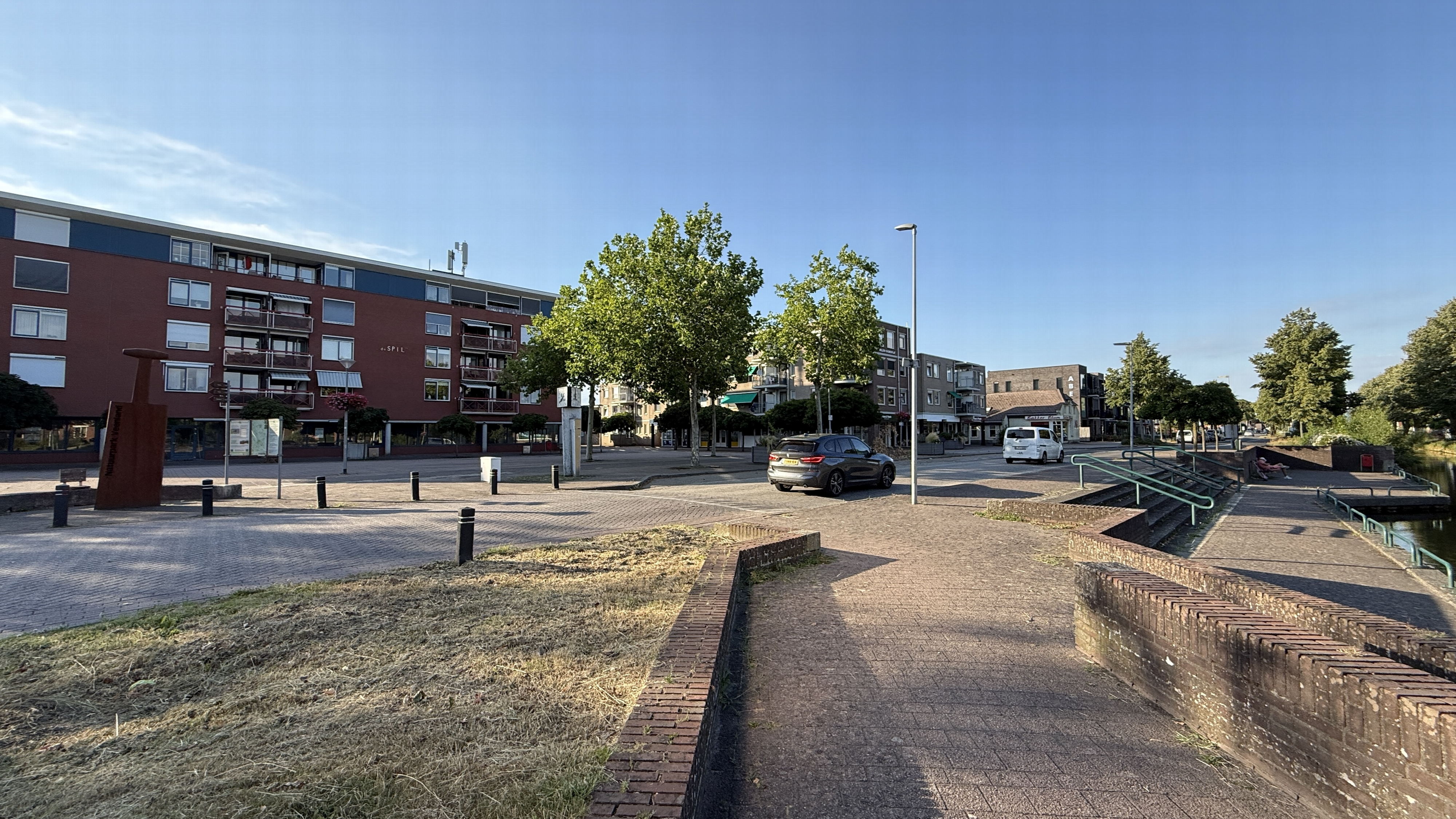 Het centrum van Emmer-Compascuum wordt nu nog gekenmerkt door veel stenen