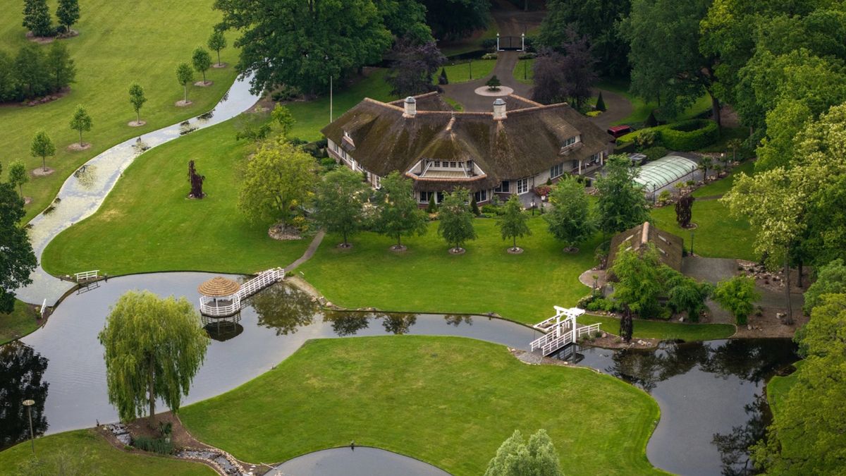 Landgoed Hennie van der Most levert bijna 5,7 miljoen op, verkoop van Speelstad Oranje nog niet rond