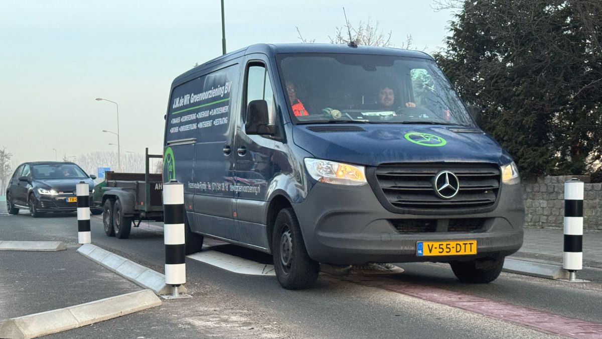 Buurtbewoners blij met verkeersdrempels op drukke weg: 'Voelden ons onveilig'
