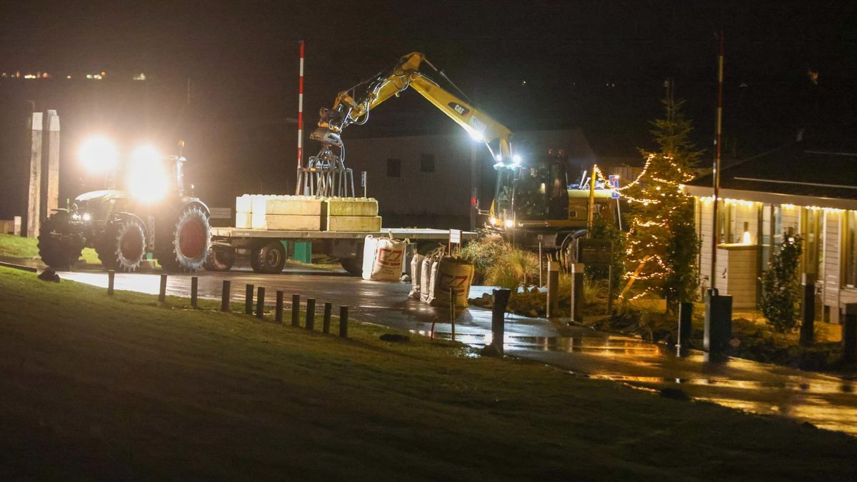 Province of Fryslân on High Alert: Sandbags Placed to Protect against Rising Waters