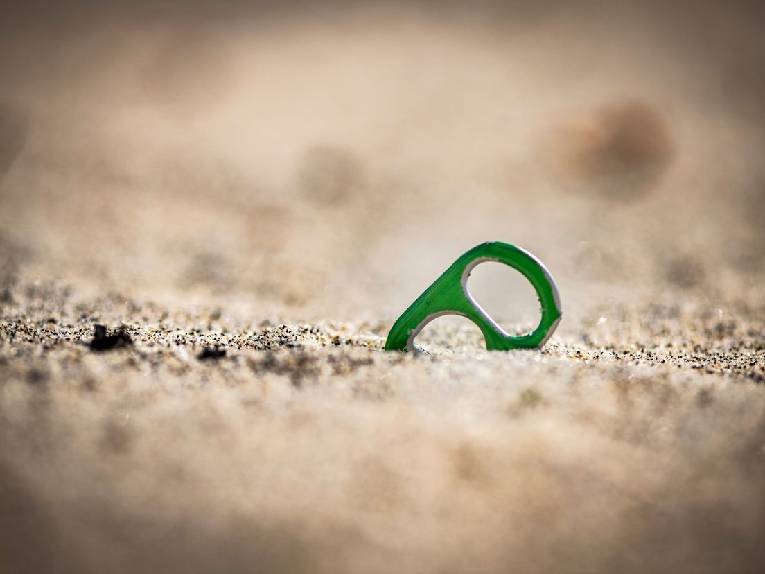 Zeeuwse stranden meest vervuild van Nederland, vooral met plastic korrels