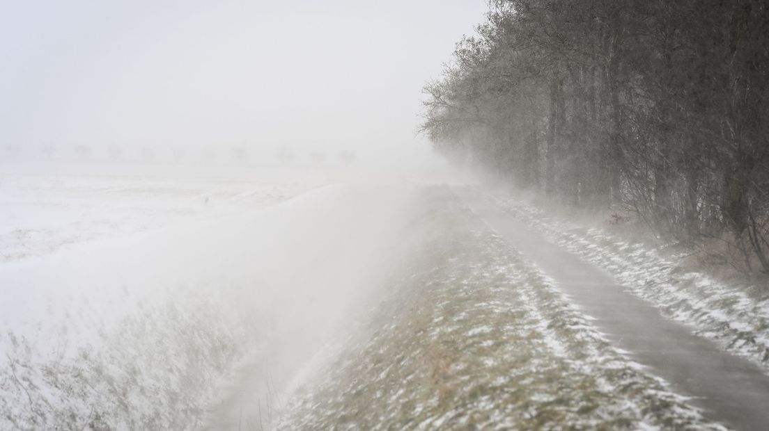 Opwaaiende sneeuw