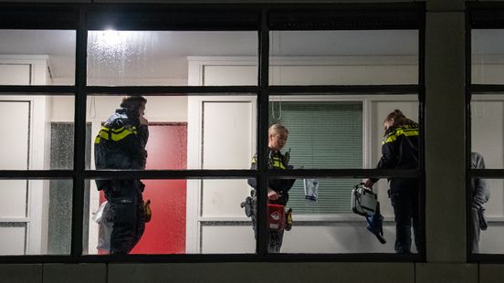 Man zwaargewond bij steekincident in woning