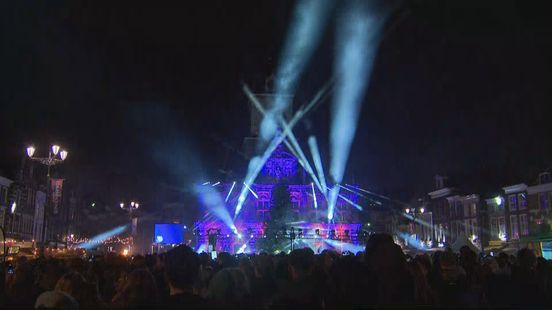 Bezoekers Lichtjesavond genieten van lasershow