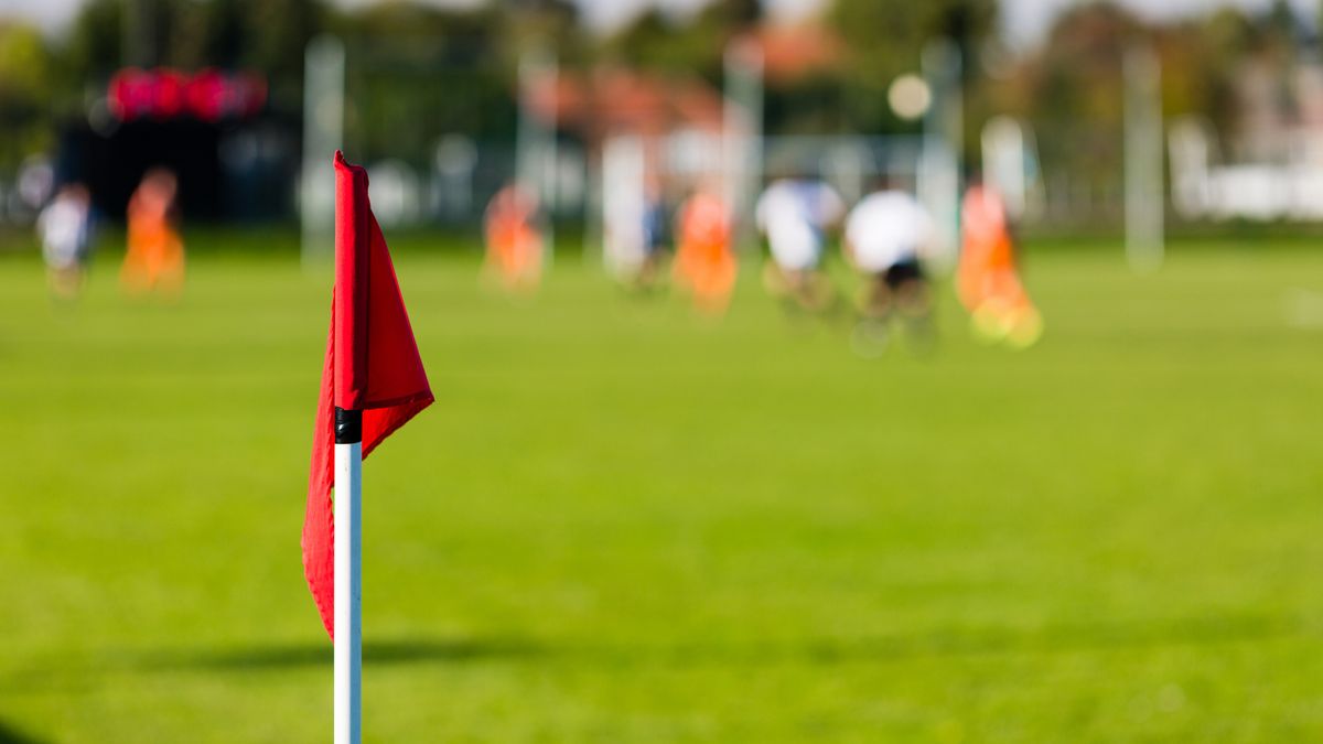 Keeper slaat speler (17) drie tanden uit zijn mond na incident tijdens jeugdwedstrijd
