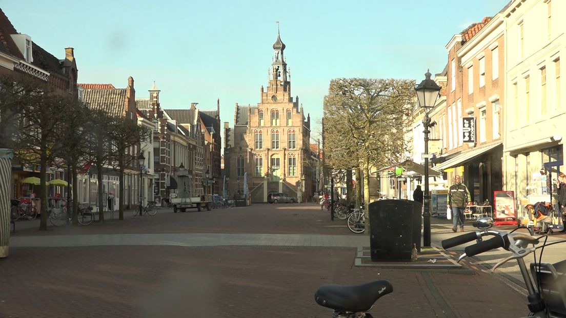 Winkeliers in het centrum van Culemborg richten een bezorgservice op. Zware tassen vol boodschappen en kleding kunnen achtergelaten worden bij de winkel, die ze dezelfde dag nog thuis aflevert.