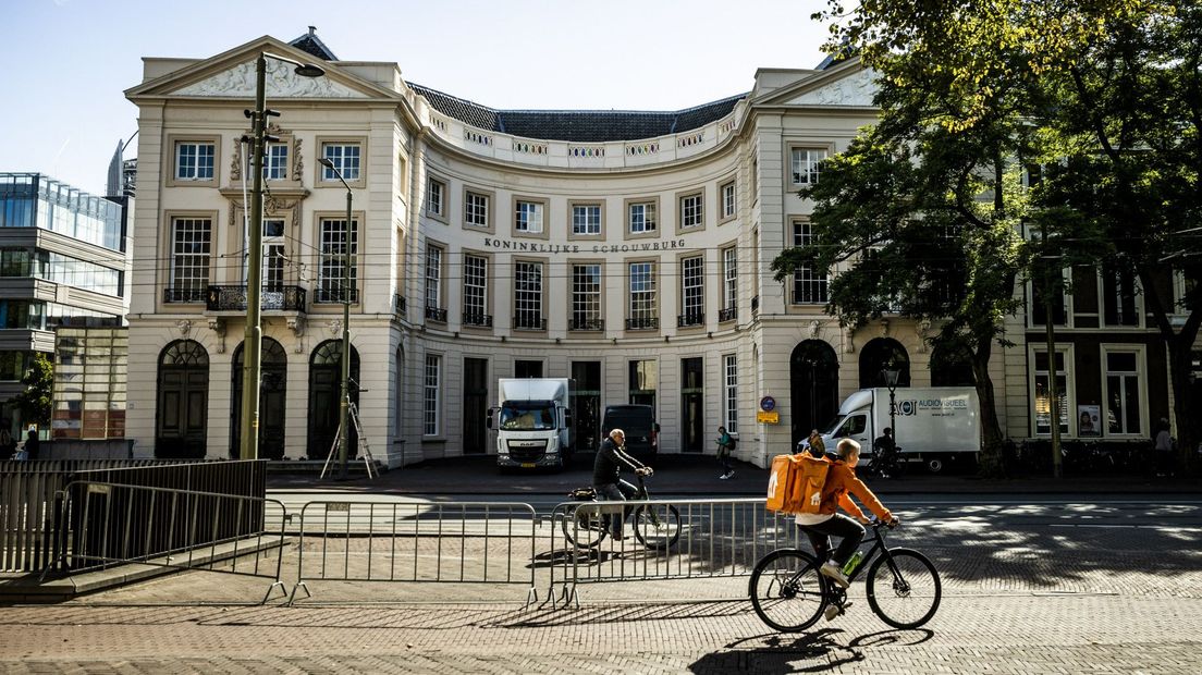 De Koninklijke Schouwburg in Den Haag, een dag voor Prinsjesdag