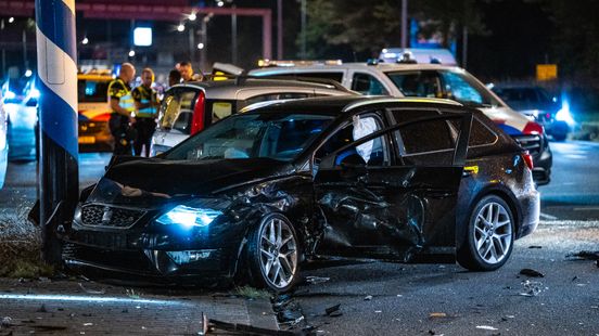Meerdere gewonden bij botsing Rotterdam-West. Meerdere gewonden bij botsing Rotterdam-West.