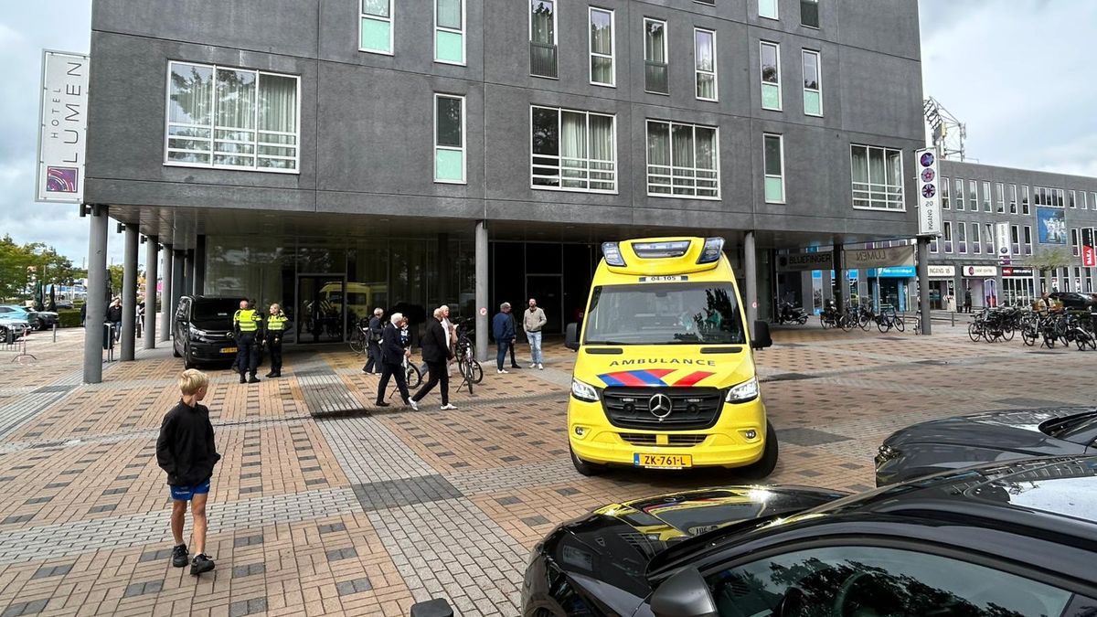 Politiebus rijdt relschopper aan na wedstrijd PEC - Go Ahead: agent vrijuit