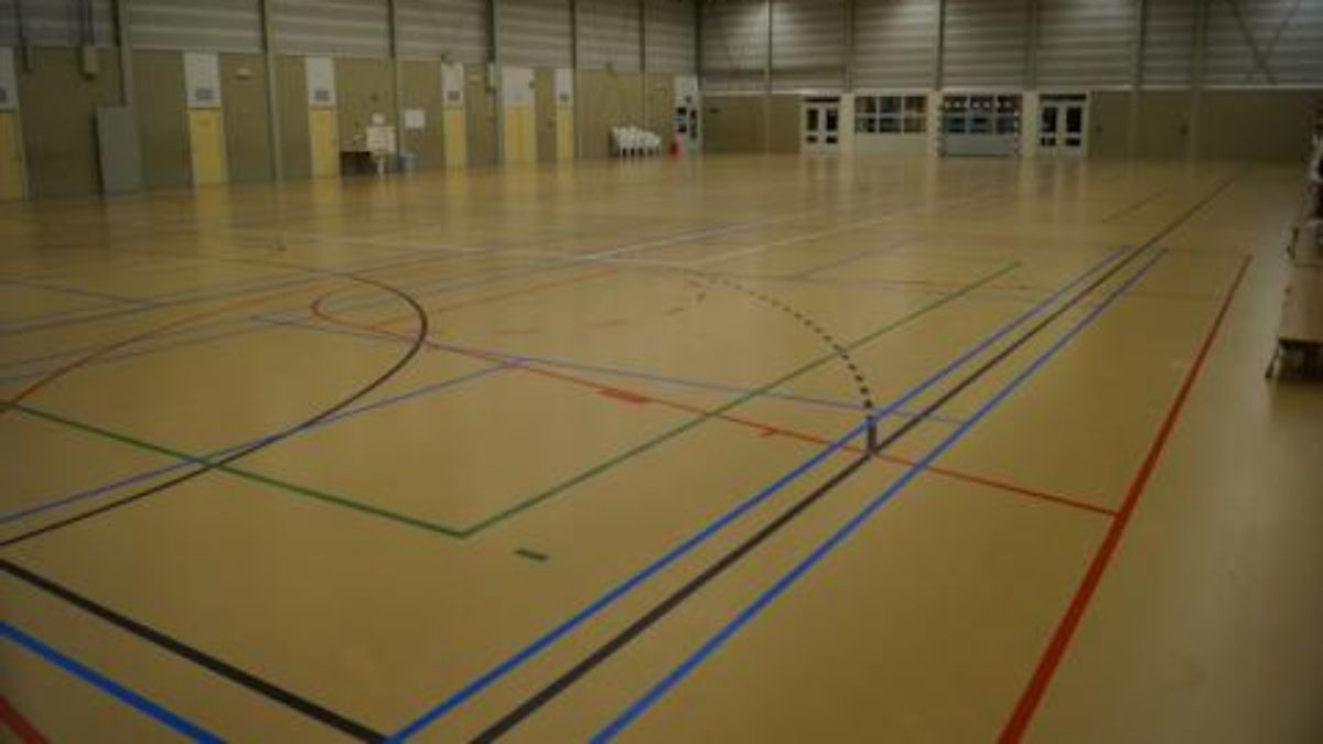 Finsterwolde vangt tijdelijk zestig vluchtelingen op in sporthal