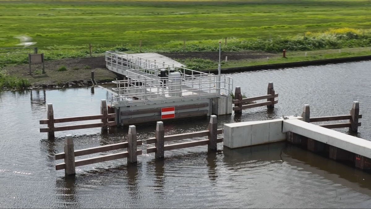 Nieuwe keersluis bij Akmarijp moet hoogwater tegengaan: 