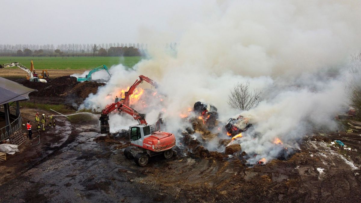 Brand bij boerderij in Lexmond eindelijk onder controle: stank tot in Utrecht te ruiken