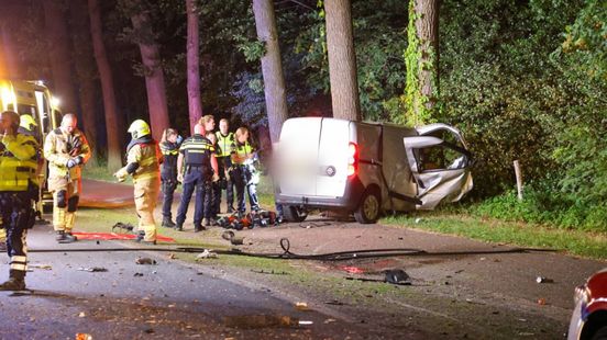 Gewonde na achtervolging • Twee auto’s verwoest