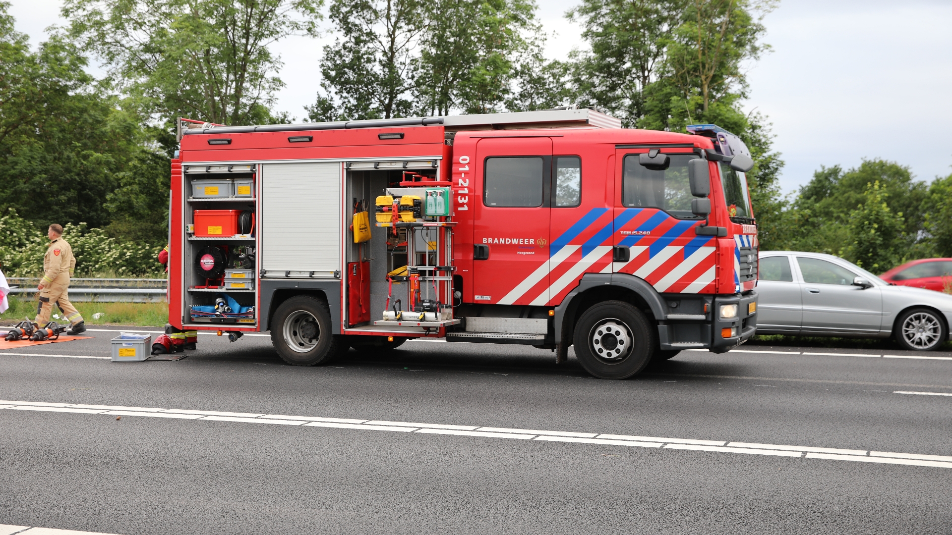 Auto eindigt op zijkant naast bushokje na eenzijdig ongeval in Ysselsteyn.