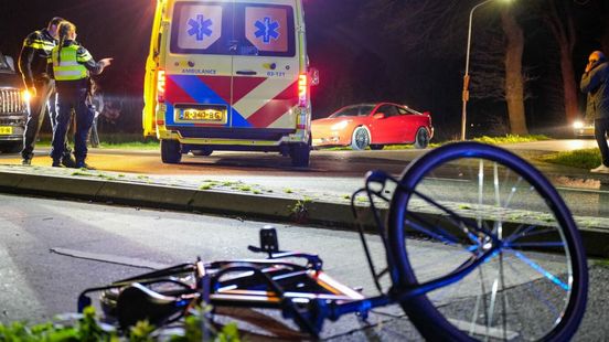 Fietser gewond bij botsing met auto in Emmen. Fietser gewond bij botsing met auto in Emmen.