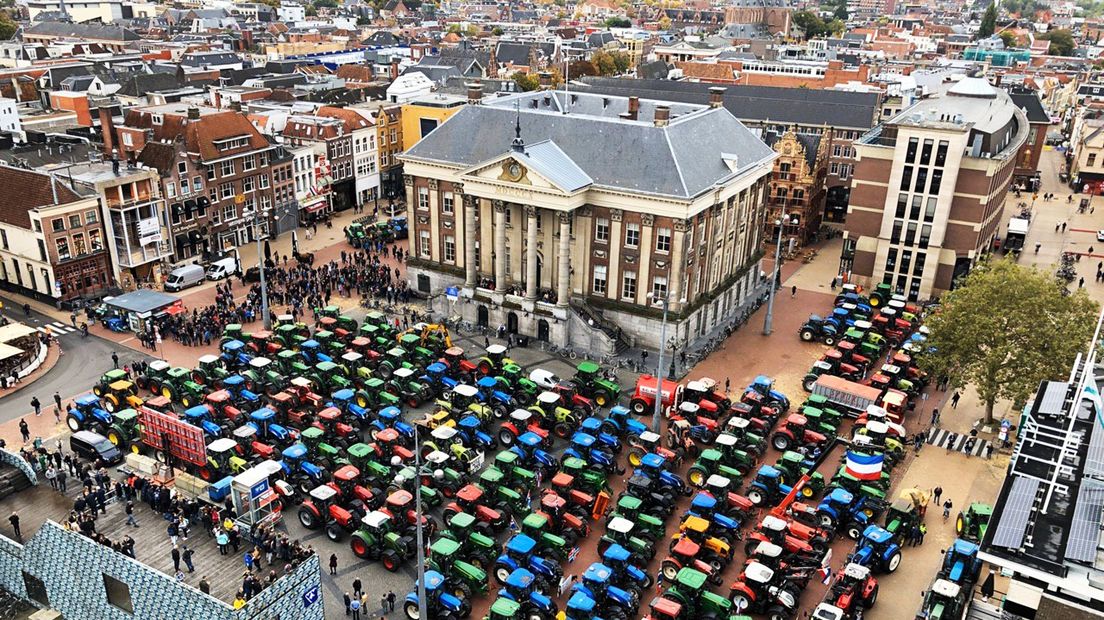 Het uitzicht op de Grote Markt in Stad vanaf de Martinitoren