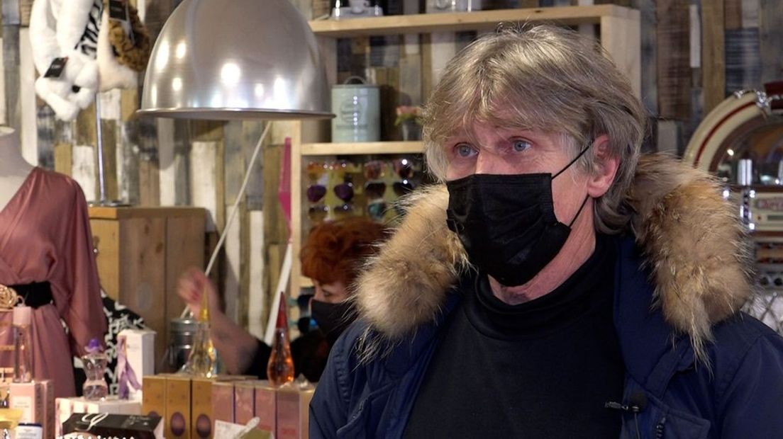 Bert Kersten is er klaar mee en gooit zijn winkel helemaal open.