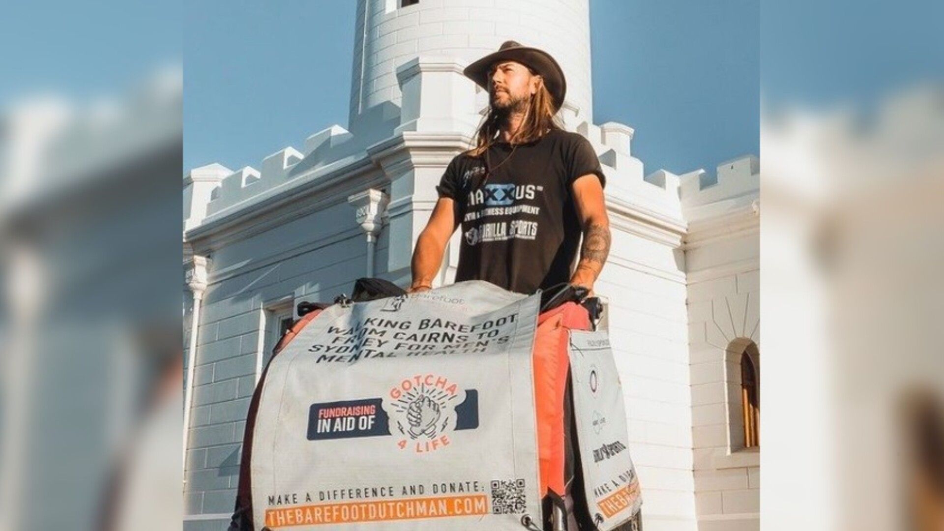 Goesenaar voltooit monstertocht op blote voeten door Australië - Omroep