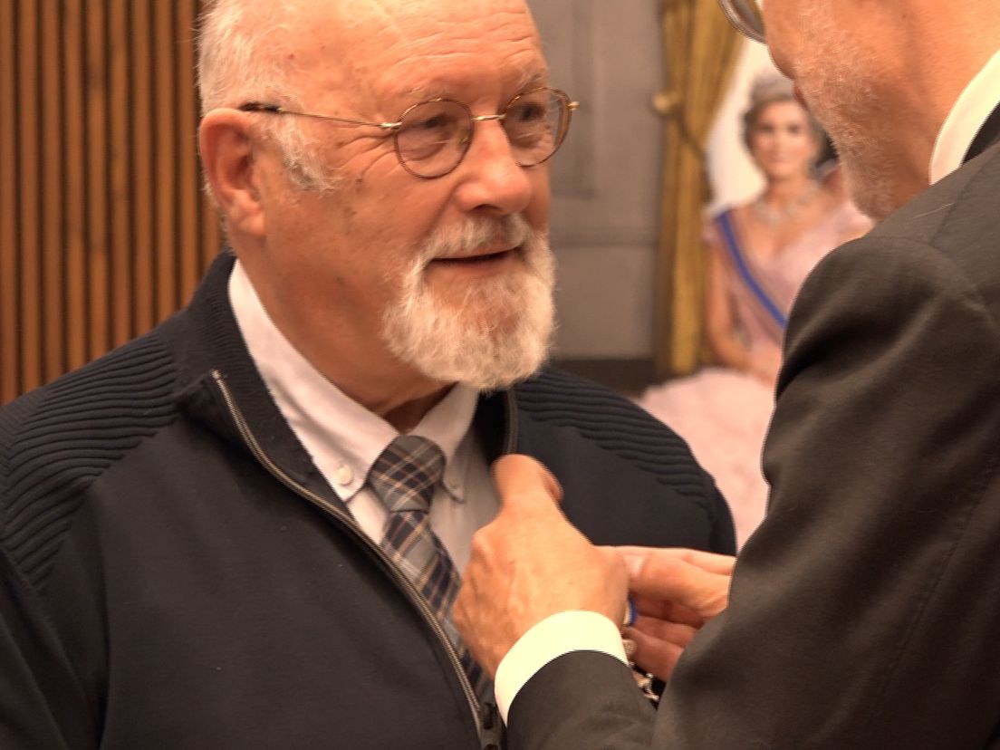 Eergevoelens en natte ogen tijdens jaarlijkse lintjesregen