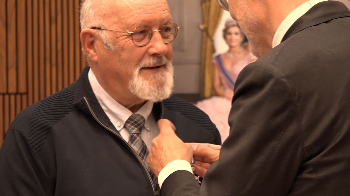 Eergevoelens en natte ogen tijdens jaarlijkse lintjesregen