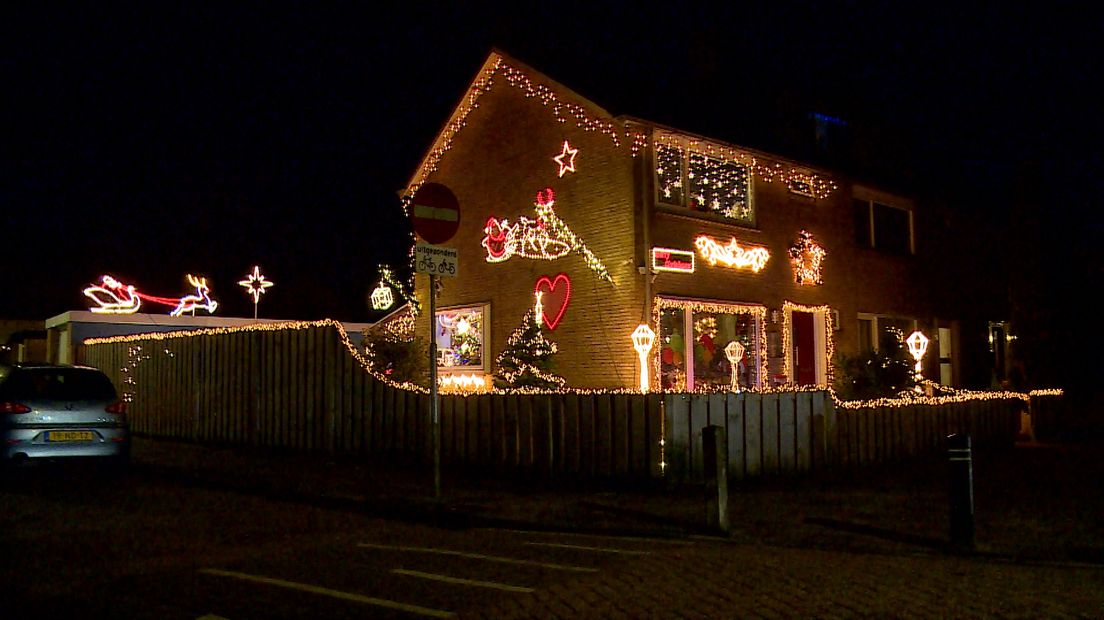 Jan en Ellen vieren kerst met 75 kerstmannen