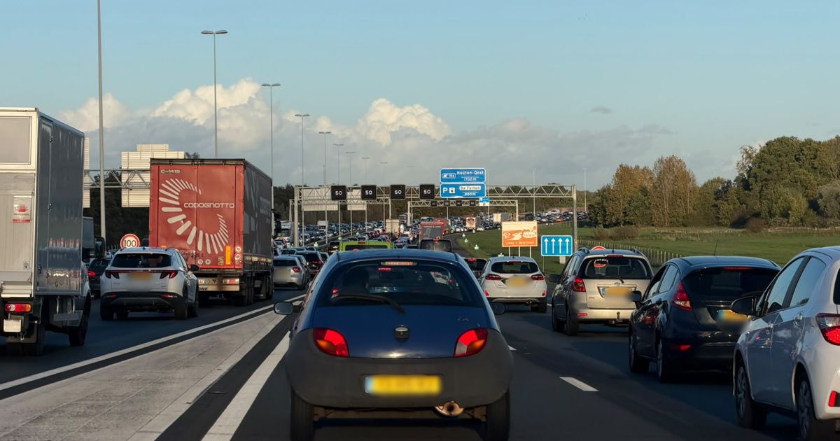 Uur vertraging op A12 na ongeluk bij Driebergen, verkeer staat vast