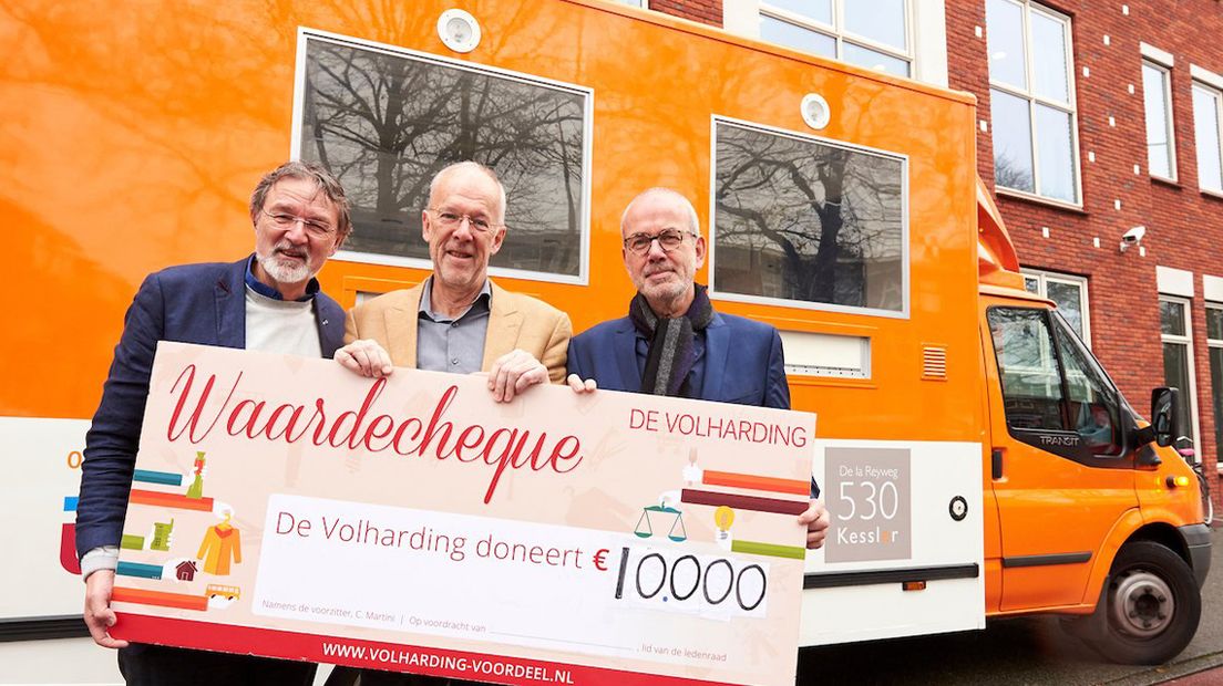 Kessler Stichting met cheque van 10.000 euro