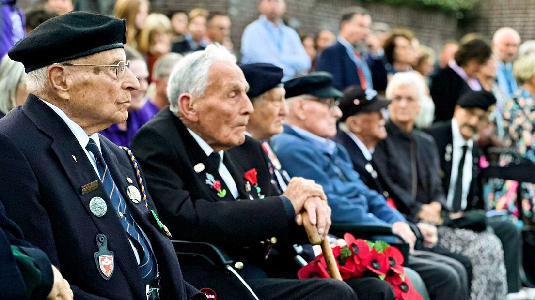 Veteranen bij de herdenking.
