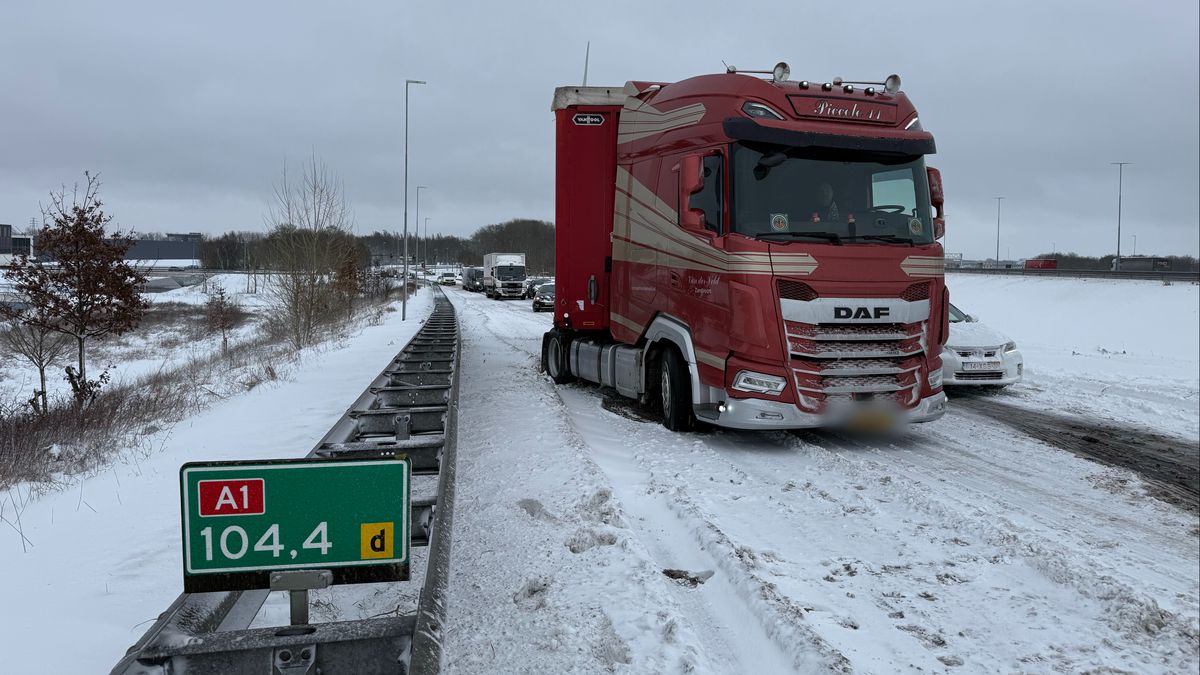 Code oranje: Oprit A1 Deventer dicht door gestrande vrachtwagen | Ook morgen minder treinen