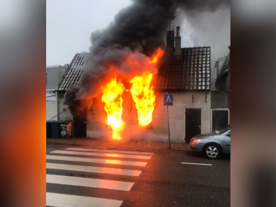 Uitslaande brand in woning Dirksland.