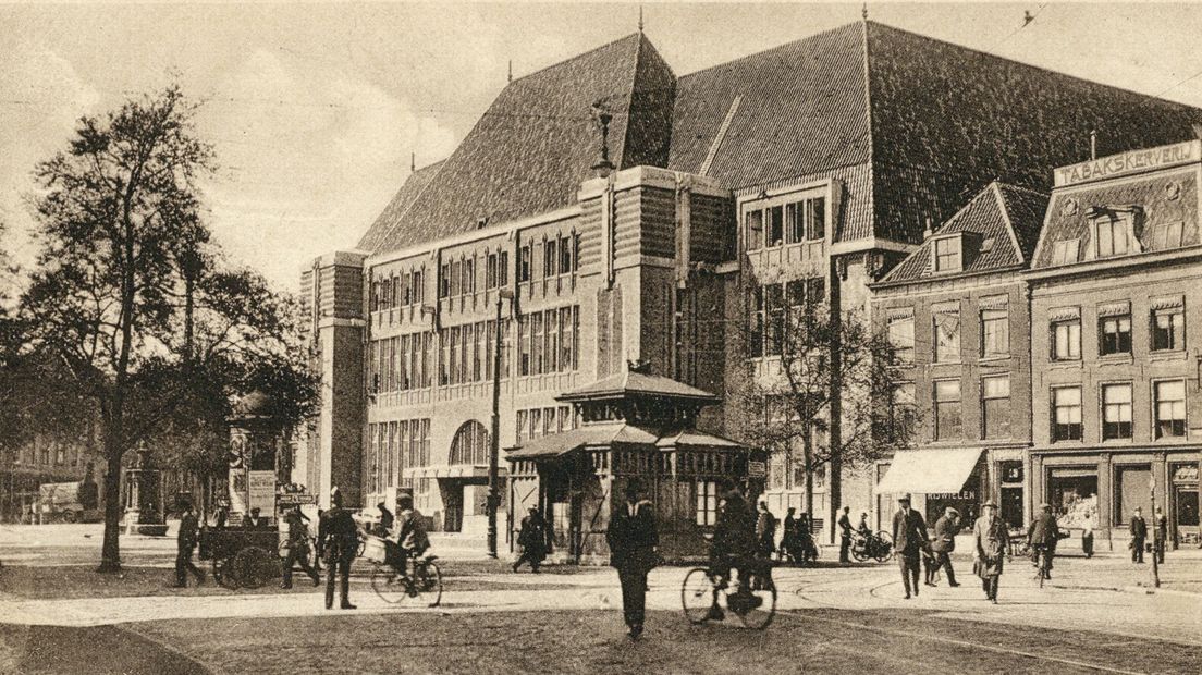 Het Postkantoor aan de Neude rond 1924.