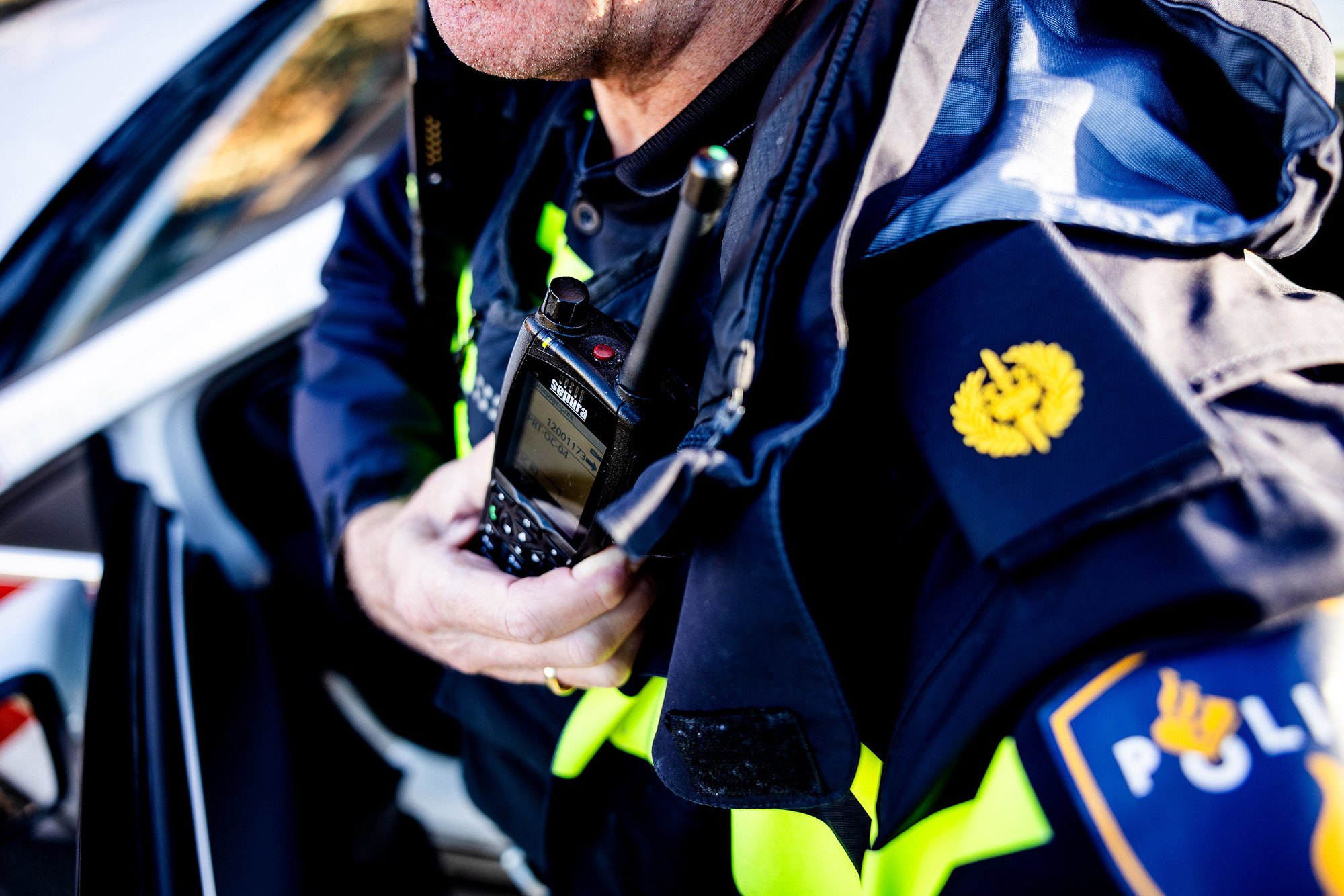 Jongeren vliegen elkaar in de haren in Renesse