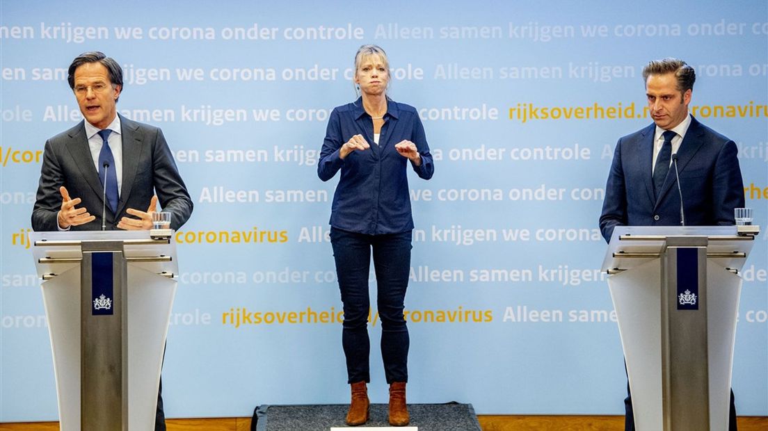 Rutte en De Jonge tijdens de persconferentie