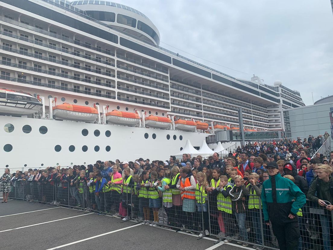 Onder grote belangstelling zijn de Wereldhavendagen geopend