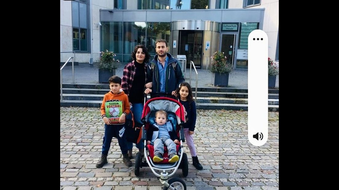 Twee dagen voor het ongeluk poseerde Nezara met haar man Nawid en kinderen voor het gemeentehuis in Doorn