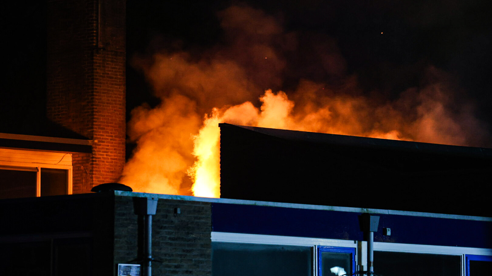Grote brand in leegstaand schoolgebouw