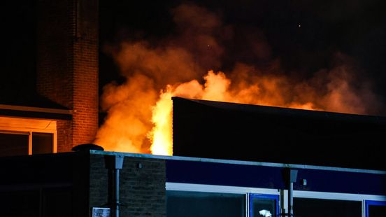 Grote brand in leegstaand schoolgebouw Grote brand in leegstaand schoolgebouw
